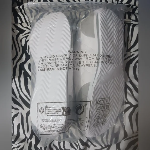 NEW Women Gray & white comfort sport style sneakers - Picture 4 of 8